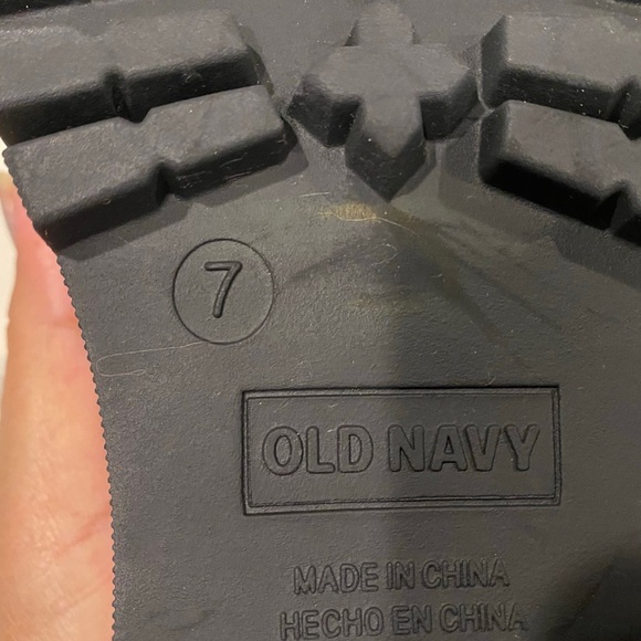 NWOTB — OLD NAVY Women Faux Leather Chunky Heel Lug Sole Silver Loafers Size 7 - Picture 9 of 12